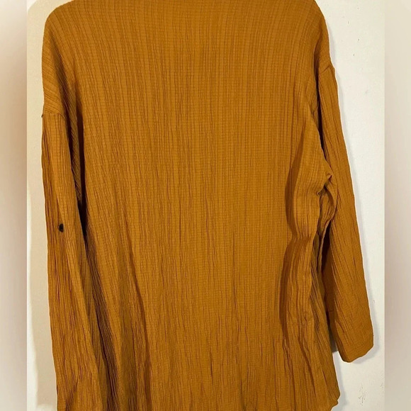 Elegant Gold Button up Long sleeve Blouse size XL loose fitting flared hem - Picture 12 of 16